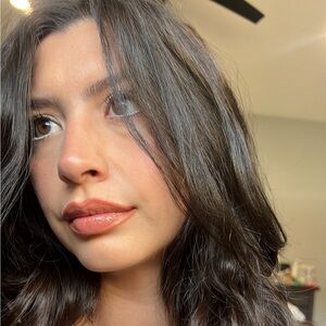 Meet your Posher, Marcela